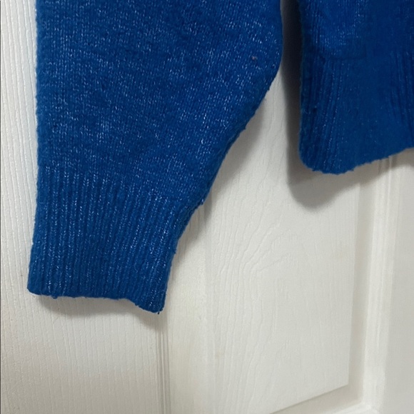 Abercrombie & Fitch Women's Vibrant Blue Crew Neck Sweater - Picture 2 of 6